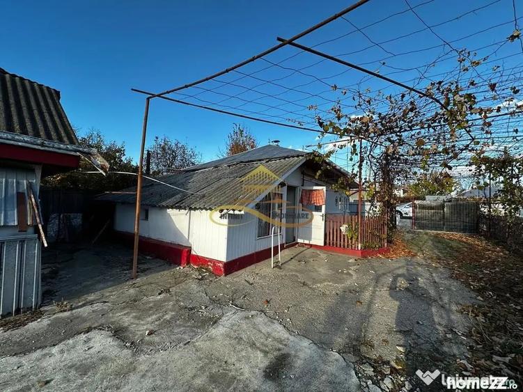 Casă cu 4 camere cu Teren 4500 Mp în Negri