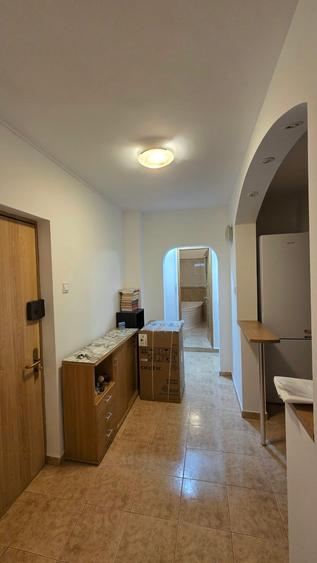 Apartament cu 2 camere decomandat în P-ța Victoriei