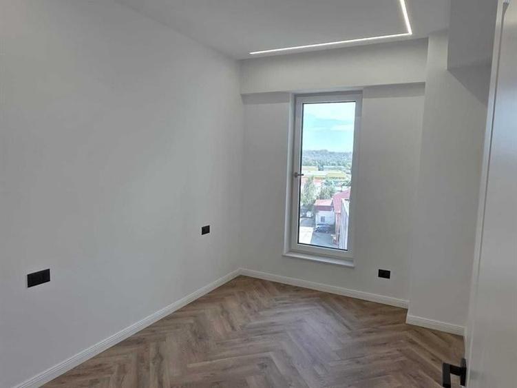 Apartament cu 3 camere în Ipotești