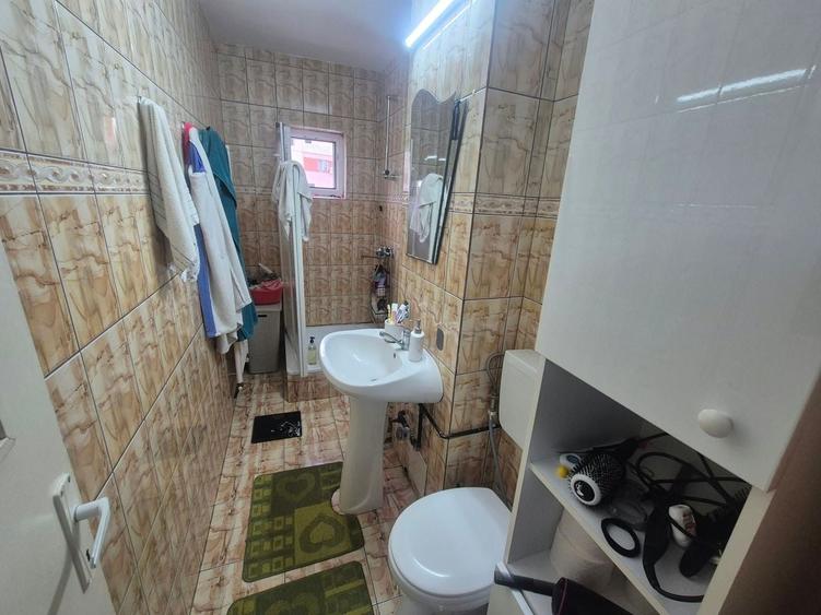Apartament cu 2 camere decomandat în Cetate