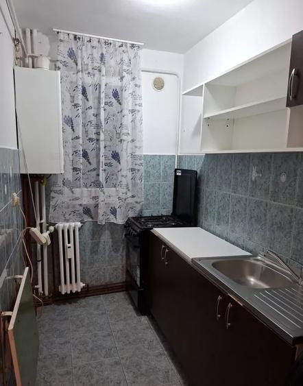 Apartament cu 2 camere semidecomandat în Podu Roș