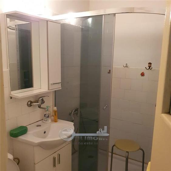 Apartament cu 3 camere decomandat în Podu Roș