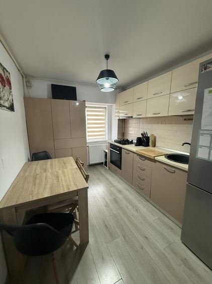 Apartament cu 2 camere decomandat în Trocadero