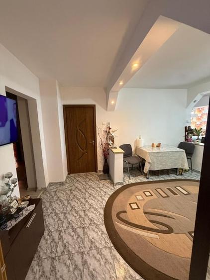 Apartament cu 3 camere decomandat, mobilat în 1 Mai
