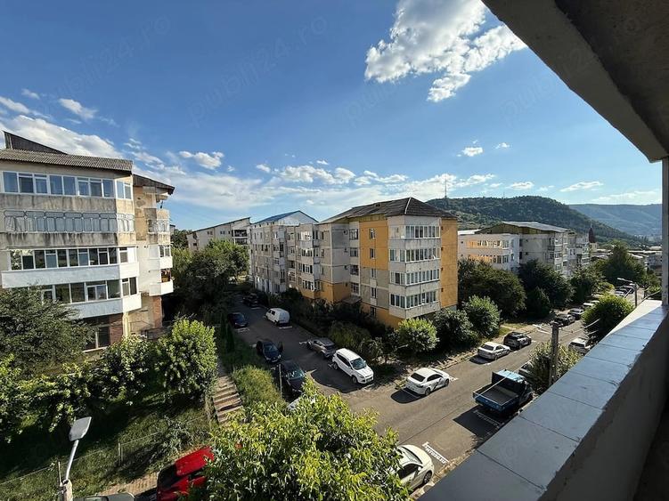 Apartament cu 2 camere decomandat în Calea Romanului