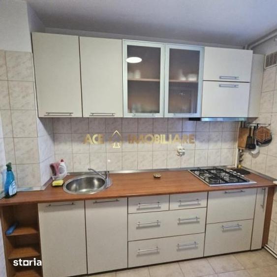 Apartament cu 3 camere, mobilat în Tei