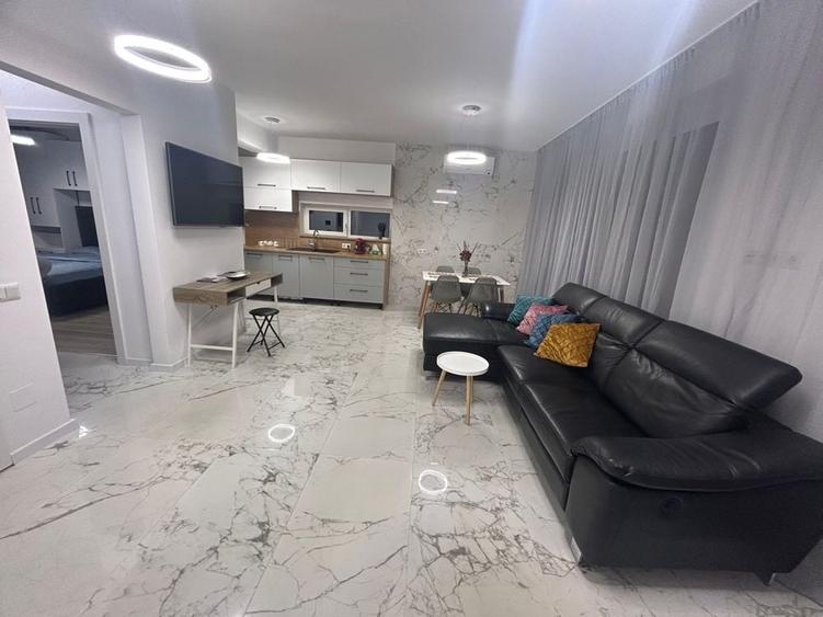 Apartament cu 3 camere decomandat în Lazaret