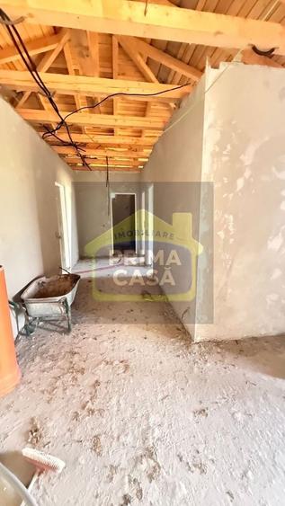 Casă individuală cu 3 camere cu Teren 1678 Mp în Est