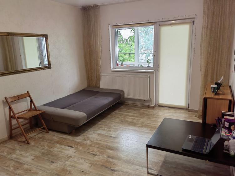 Persoana fizica,  Cameră disponibilă, într-un apartament , zona Dacia. Doar pent - 1