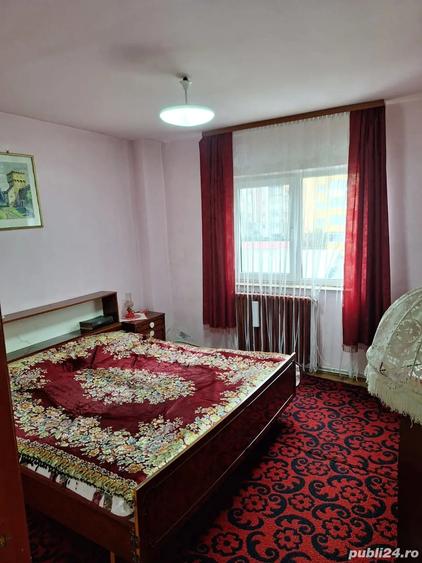 Apartament cu 4 camere decomandat în Central