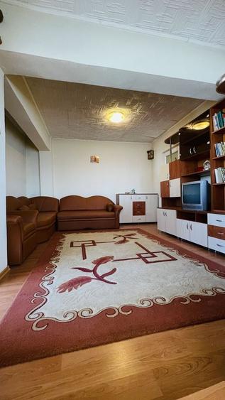 Apartament cu 3 camere decomandat în