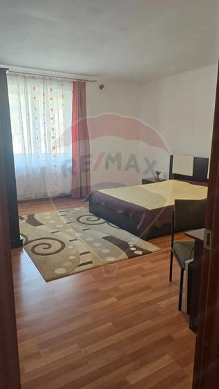 Casă cu 5 camere cu Teren 1375 Mp în Dârlos