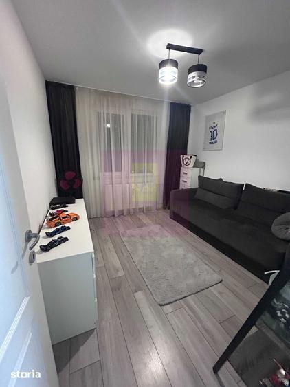 Apartament cu 3 camere decomandat în Titan