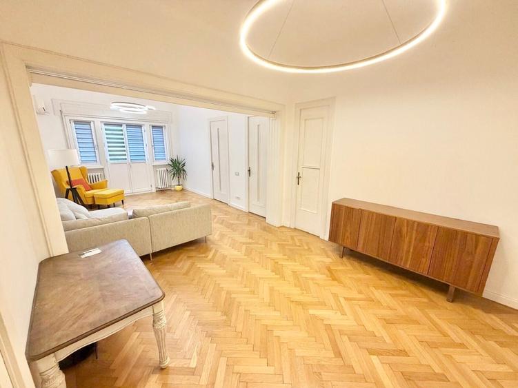 Apartament cu 4 camere decomandat, mobilat în Calea Victoriei