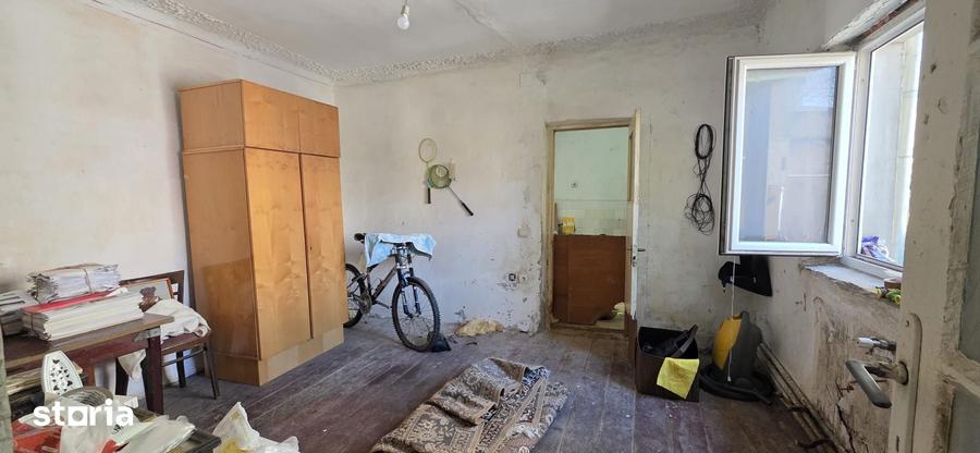 Casă cu 7 camere cu Teren 170 Mp în Tomis I