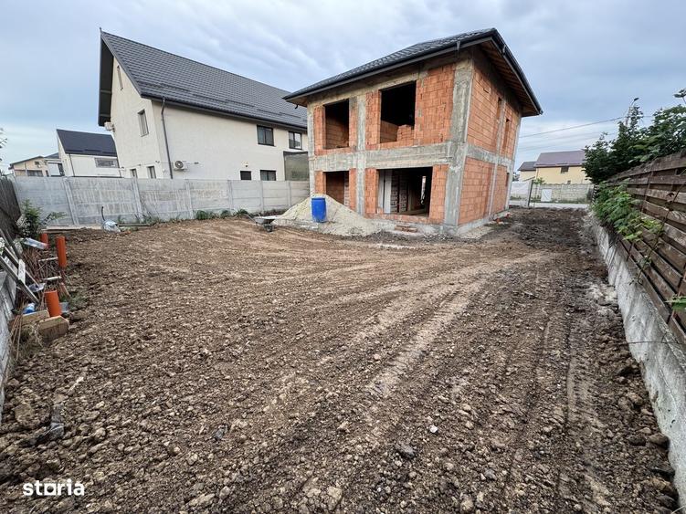 Casă cu 4 camere cu Teren 426 Mp în Central