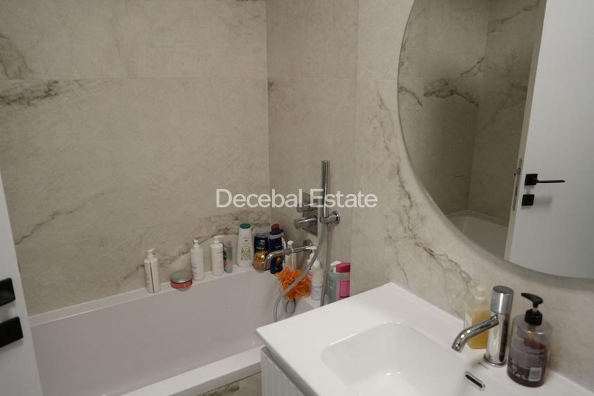 Apartament cu 3 camere semidecomandat, mobilat în Nord