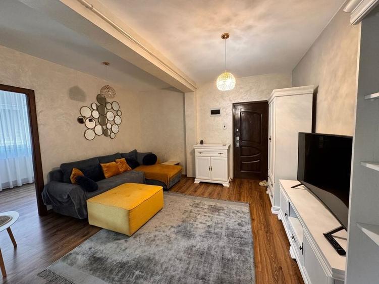 Apartament cu 3 camere semidecomandat în Valea Lupului