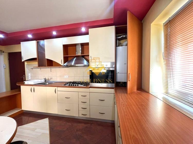 Apartament cu 3 camere semidecomandat în Central