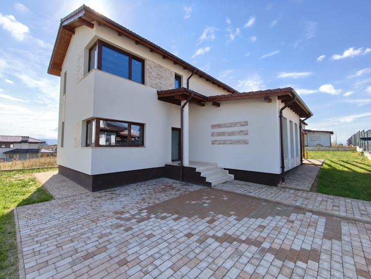 Casă cu 4 camere cu Teren 612 Mp în Dezmir