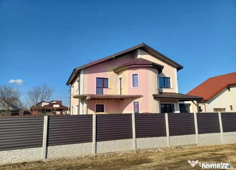 Casă cu 5 camere cu Teren 576 Mp în Săbăreni