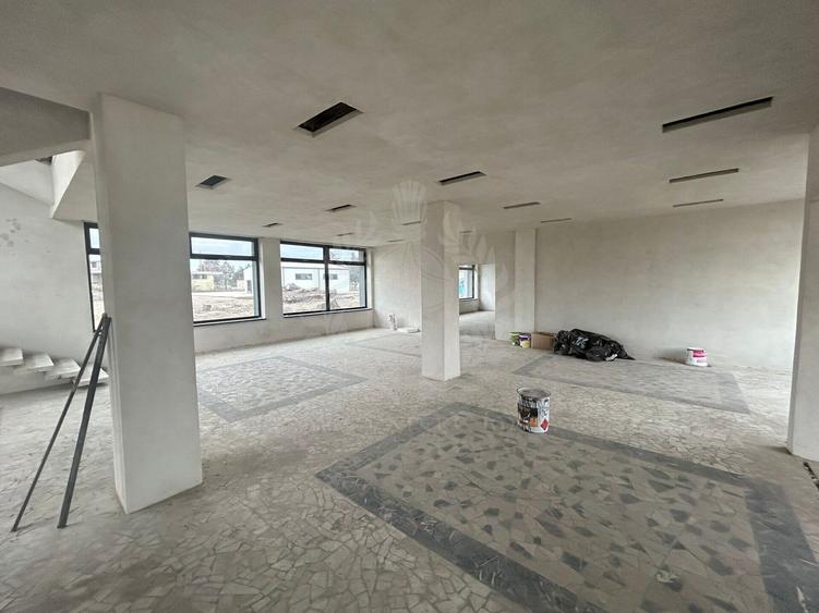 Birou, de 1,200 mp, în Bărcănești