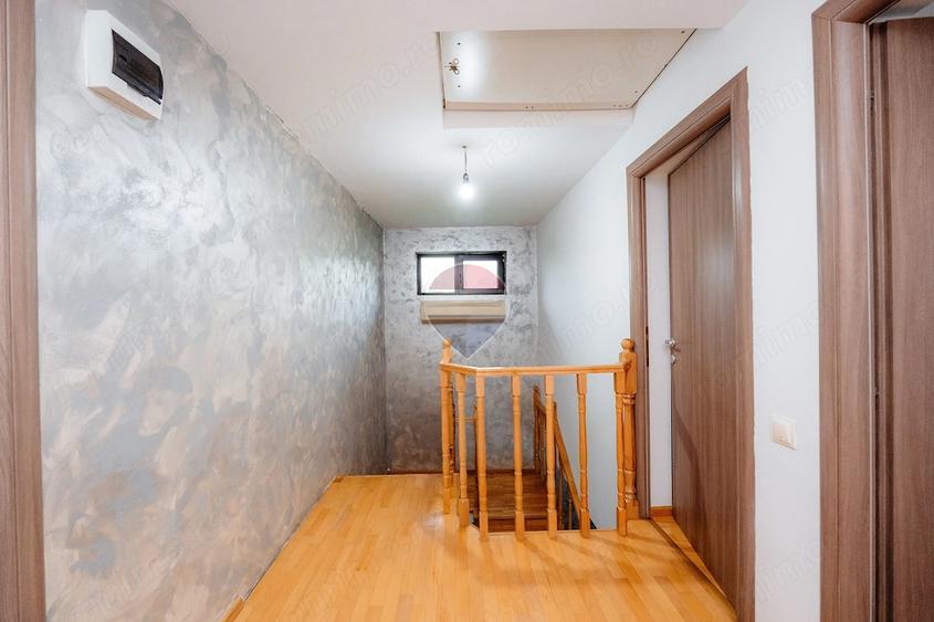 Casă cu 5 camere cu Teren 779 Mp în Piscani