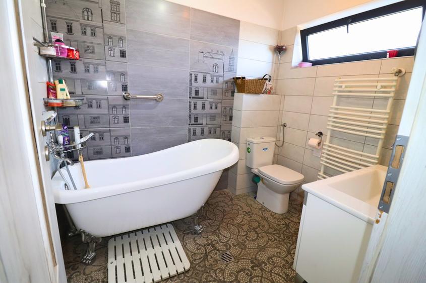 Casă individuală cu 6 camere cu Canalizare în Cernica