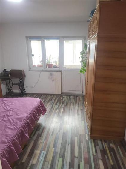 Apartament cu 4 camere decomandat, mobilat în Nicolina