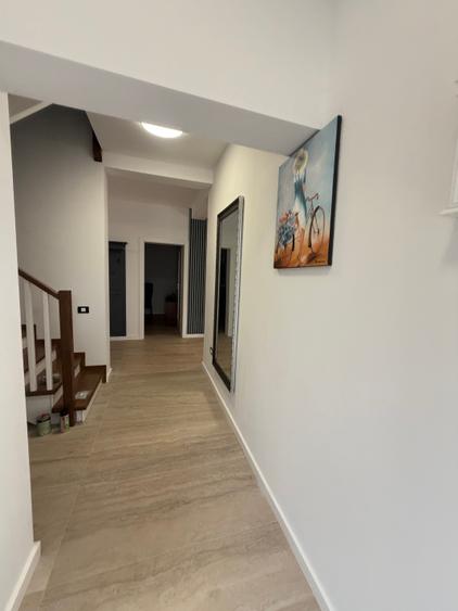 Casă individuală cu 7 camere cu Canalizare în Aradului
