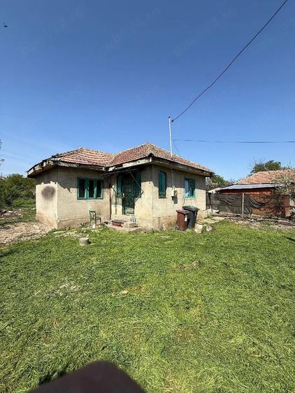 Casă cu Teren 2000 Mp în Gura Vadului