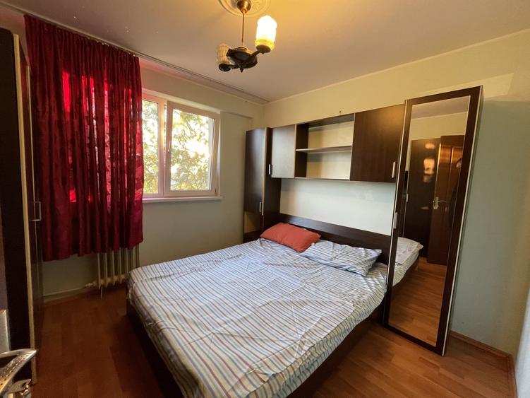 Apartament cu 2 camere semidecomandat, mobilat în Tei