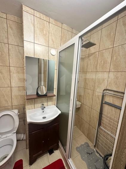 Apartament cu 3 camere semidecomandat, mobilat în Dacia