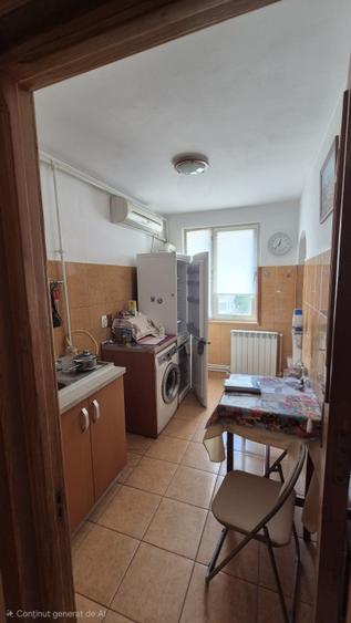 Apartament cu 3 camere semidecomandat, mobilat în Far
