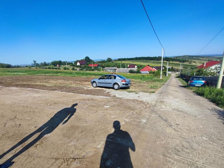 Teren de 1000 mp, în Tomești