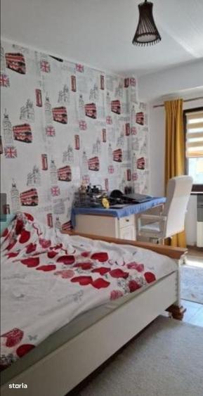 Apartament cu 3 camere decomandat în Teiul Doamnei