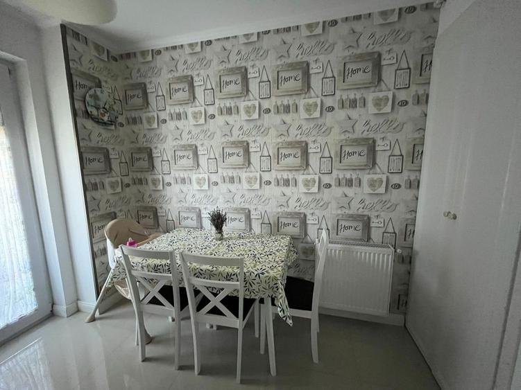Apartament cu 3 camere decomandat în Turnișor