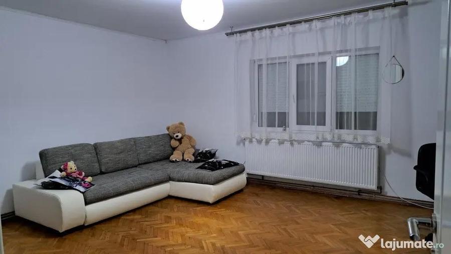 Apartament cu 4 camere decomandat în Aradul Nou