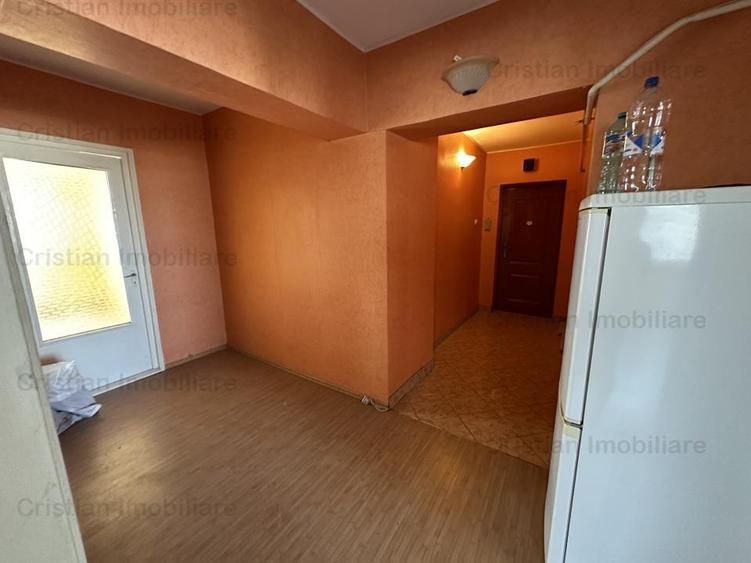 Apartament cu 3 camere decomandat în Viziru 3