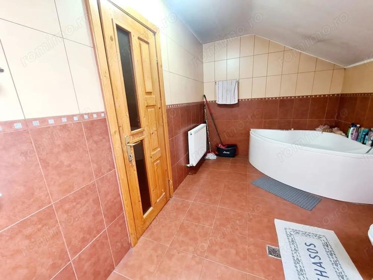 Casă cu 10 camere cu Teren 781 Mp în Cartierul Traian
