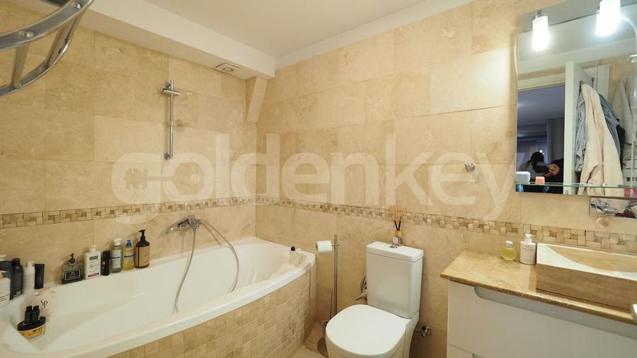 Apartament cu 4 camere semidecomandat, mobilat în Băneasa