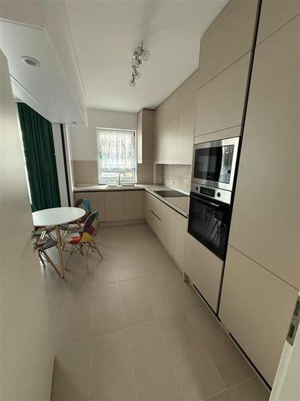 Apartament cu 2 camere decomandat, mobilat în Tractorul