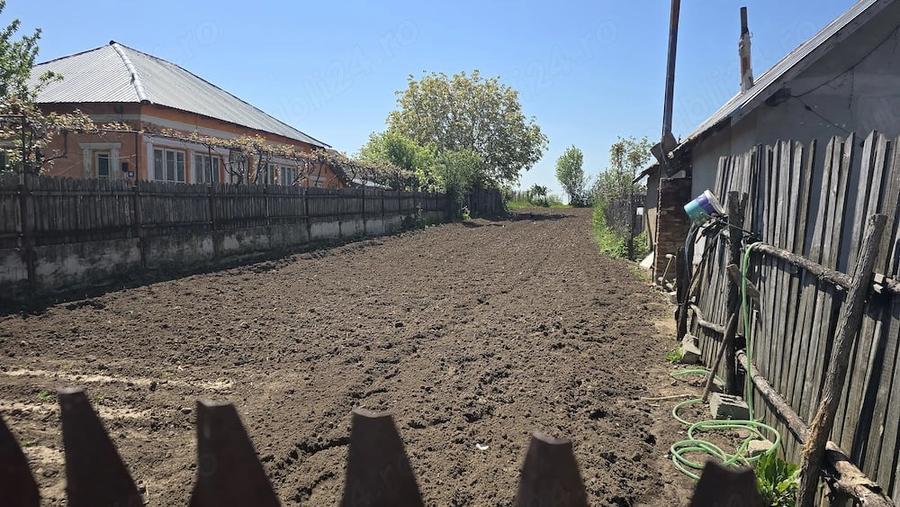 Teren de 2600 mp, în Ghindeni