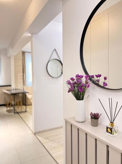 Apartament cu 3 camere semidecomandat în Tractorul