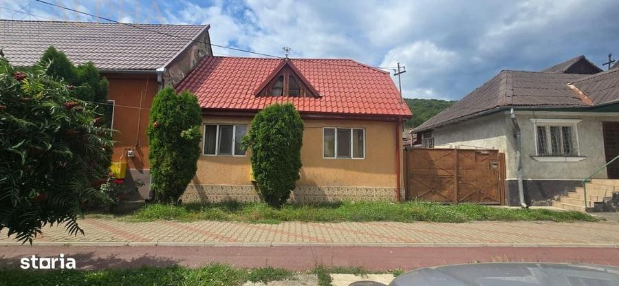 Casă cu 3 camere în Viișoara