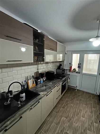 Apartament cu 3 camere decomandat în Apollo