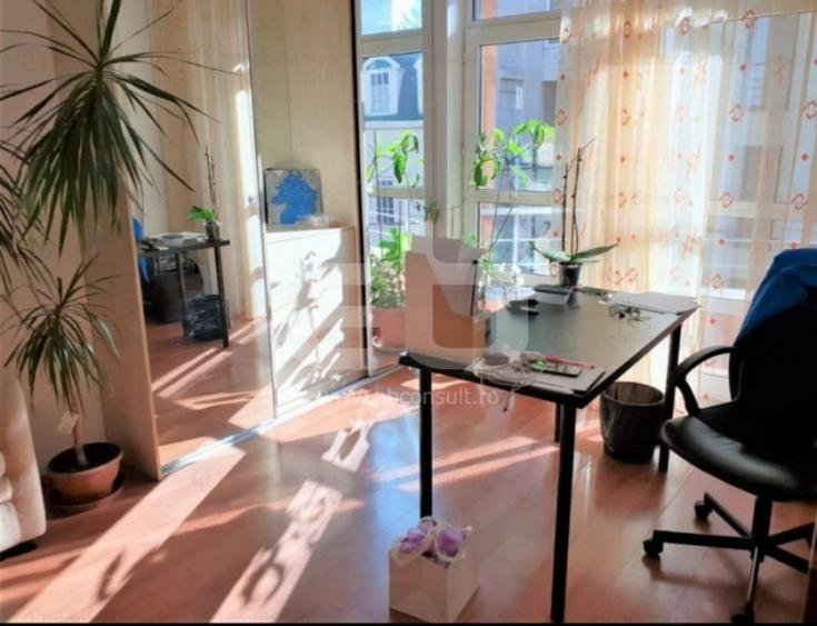 Casă cu 5 camere cu Teren 200 Mp în Dorobanți