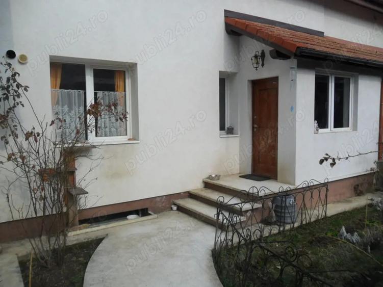 Casă cu 3 camere cu Teren 446 Mp în Central
