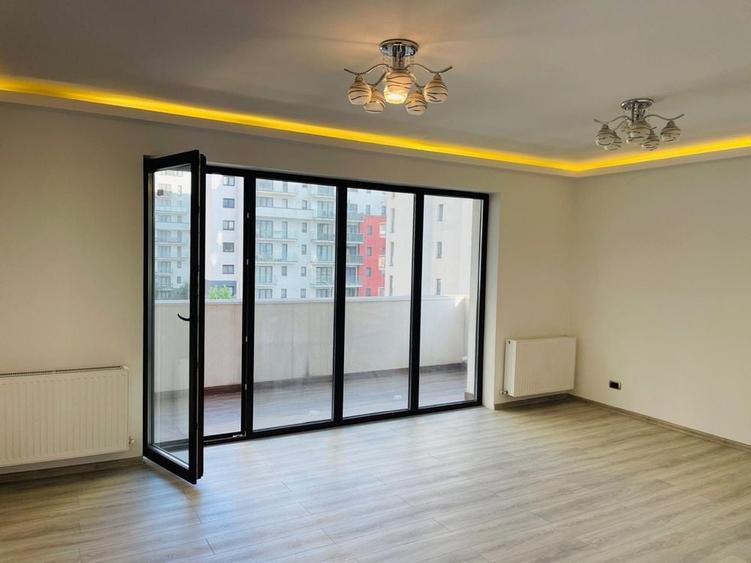 Apartament cu 3 camere decomandat în Exterior Vest