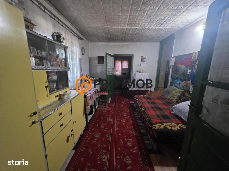 Casă cu 3 camere semidecomandat cu Teren 500 Mp în Central